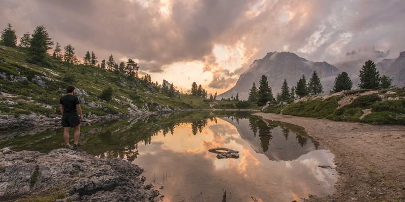 UPS电池浮充与均充电压的精准设定：延长电池寿命30%的电力保障秘诀