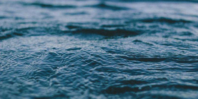 生命线的守护者:深度解析医疗设备UPS蓄电池的特殊要求与核心选型标准